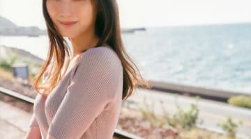 【永久保存版】横乳ヌードやビキニの谷間が抜ける！日向坂46小坂菜緒のおっぱい画像70選のサムネイル画像
