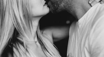 濃厚キスで彼を虜に…♥エロい濃厚キスのやり方を伝授！のサムネイル画像