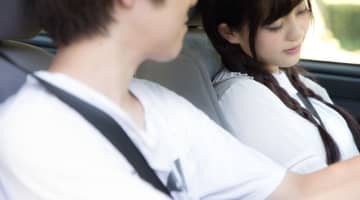 車でのエッチが最高！楽しむ秘訣とデメリットもご紹介！のサムネイル画像