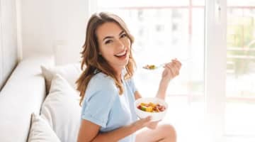 おっぱいを大きくする効果がある栄養素や食べ物！【A→Dも可能】バストアップ方法を伝授♡のサムネイル