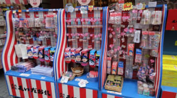 関西空港のインパクトのあるバラマキお土産を紹介！お笑いの街大阪のユニークなお菓子！のサムネイル画像