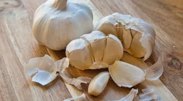 【激エロ調理師直伝】ニンニクは勃起に効く？他にはどんな食材があるのか。めざせ絶倫男子！のサムネイル画像