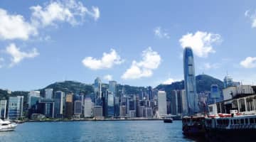 10分間の優雅な航海を体験！香港スターフェリーの料金・乗り方と夜景の美しさをご紹介！のサムネイル画像