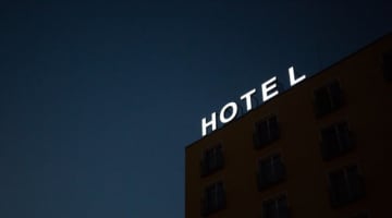ラブホは高校生が利用できる？バレた時どうなるかもご紹介！のサムネイル画像