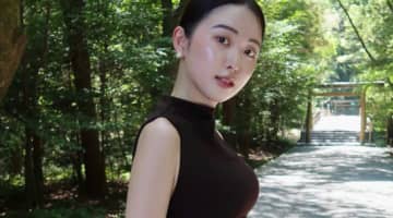 【エチ画像】忍野さらのシースルーに浮かぶ乳首！下乳やお尻が丸出しが抜ける！のサムネイル画像