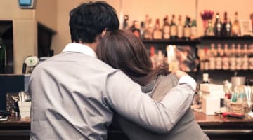 既婚女性を好きになってしまった時の対処法！諦める？奪う？体験談も暴露！のサムネイル画像