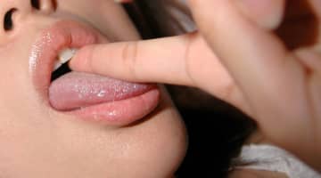 ちんこを大好きな女子にチンポをかわいがってもらう方法を伝授！のサムネイル画像