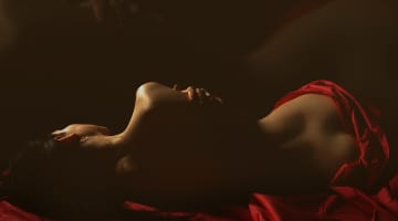 同僚女性の裸を拝むには!?想像するだけで勃起しそうな関係作りませんか？のサムネイル画像