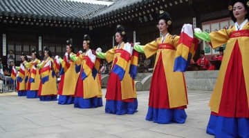 【エロ画像】韓国の伝統衣装"乳出しチョゴリ"とは？特徴や歴史の背景に迫る！のサムネイル画像
