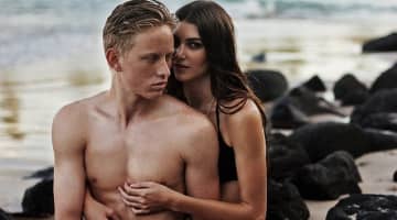 乳首を触られるとくすぐったいだけ!?乳首で感じるための開発テクニック！のサムネイル画像