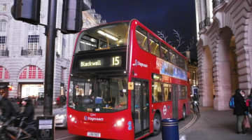 イギリス名物ロンドンバスを乗りこなそう！留学経験者が乗り放題サービスや注意事項を紹介！のサムネイル画像