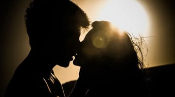 【風俗嬢が解説】キスの相性があるってホント？気持ち良いキスにするためのポイント、コツを紹介！のサムネイル画像