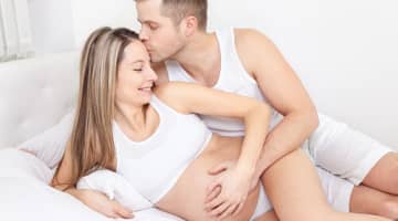 妊娠初期のセックスは大丈夫!?おすすめ体位・赤ちゃんへの影響や注意点を紹介！のサムネイル画像