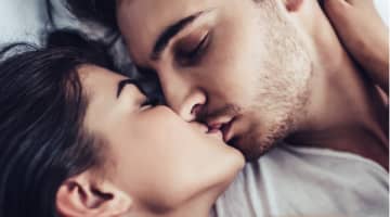 朝のキスにはいろんな効果が！彼氏が胸キュンする朝のキスシチュエーションもご紹介♡のサムネイル画像