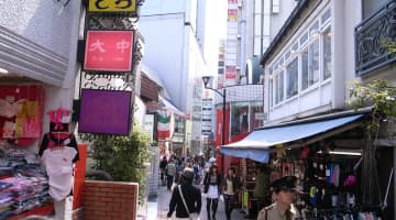 【体験談】渋谷のデリヘル”現役女子大生図鑑”でリアル素人とエッチ！料金・口コミを徹底公開！のサムネイル画像