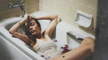 たまには彼女に目隠ししてみて♡S心をくすぐるとってもえっちな彼女が見られるかも…！のサムネイル画像