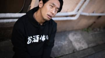 お酒を飲んで萎えてしまう男子必見！お酒を飲んだあとでも勃起できるようになるには！のサムネイル画像