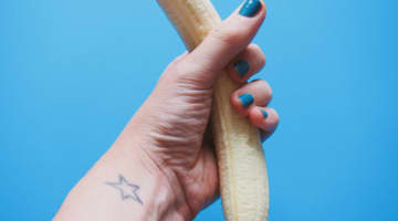 バナナの挿入は気持ちいいい？バナナオナニーのやり方や注意点を紹介！のサムネイル画像