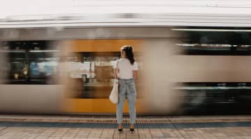 満員電車で勃起してしまった時のクールな受け流し方法と対処方20選！のサムネイル画像