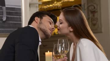 彼氏をメロメロにするディープキスの3つのコツとキスしたがる彼氏の心理10選！史上最悪の体験談も暴露！のサムネイル画像