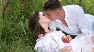 キスの時に気持ちいい唇の噛み方！プラスアルファのテクニック！のサムネイル画像