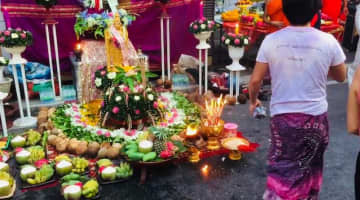 旅人によるタイの祭りの体験談！水かけ祭りやランタン祭りなど季節別イベントを徹底解説！のサムネイル画像