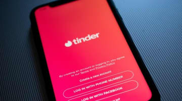 Tinderでヤリモクな女の子を見分ける方法2！簡単にセックスできちゃう裏技を伝授！のサムネイル画像