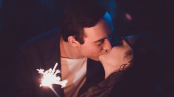 男性のベロキスの心理は？ベロキス好きの性格には共通点も！のサムネイル画像