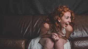 人の彼氏に色目を使うハイエナ女の特徴7選！撃退法も紹介！のサムネイル画像