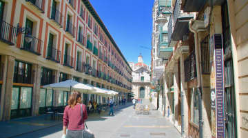 スペインのコンセントはどんな形？充電するために必要なものを紹介！スペイン旅行前に要チェック！のサムネイル