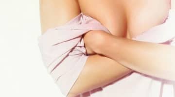 巨乳好きな男性の心理とは！巨乳好きな男性と貧乳女子が両思いになる方法も紹介！のサムネイル画像