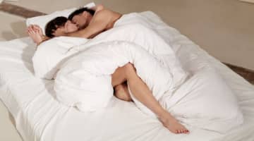 オナニー見せ合いで大興奮！恥ずかしいけどもっと気持ちいいシチュエーション10選！のサムネイル画像