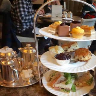 イギリスの有名アフタヌーンティーサロンのご紹介！在住者がドレスコードルールやマナーも解説！のサムネイル