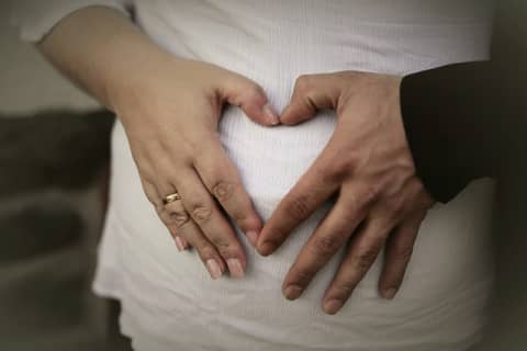 【人妻妊婦が解説】妊娠中も中出しされたいけど控えるべき？正しい認識とセックス事情をご紹介のサムネイル