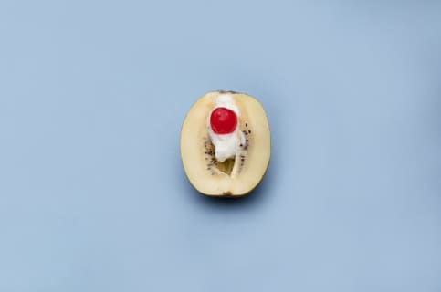 クリトリスの皮は剥いて舐めるべき？正しい剥き方と絶頂間違いなしの方法を伝授！ | happy-travel[ハッピートラベル]のサムネイル