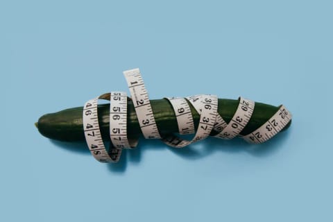 【ヤリチンが語る】男性のちんこの平均的なサイズとは?平均以下のちんこに対する女性の本音を暴露！のサムネイル