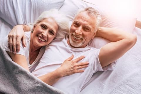 【レジェンド列伝】中高年の性生活の実態を暴露！まだまだ現役なシニアの秘訣とは？のサムネイル