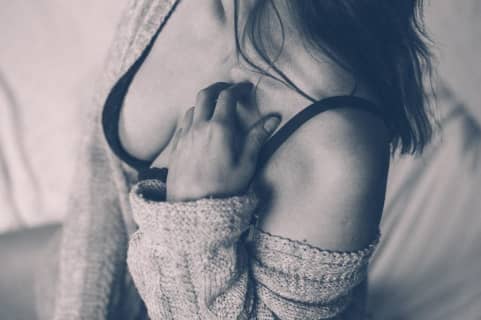 デリヘルで写真詐欺(パネマジ)を避ける方法と優良店の見分け方を徹底解説！ | 裏infoのサムネイル