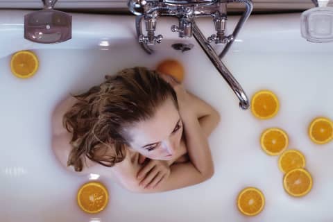 女を満足させるお風呂でのセックスのやり方！まずは洗いっ子？ | happy-travel[ハッピートラベル]のサムネイル