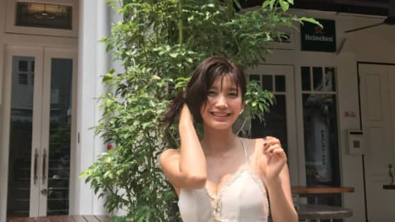 【画像付き】小倉優香のおっぱいがエロすぎた！スタイル良すぎ8頭身美女のセクシーショット！のサムネイル