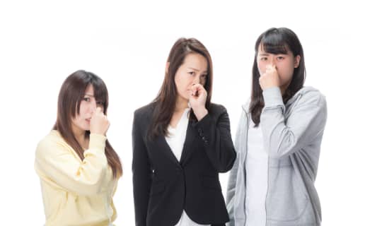 【ヤリマンが解説】まんこがくさいのは何が原因？男性に嫌われないための悪臭予防を伝授！のサムネイル
