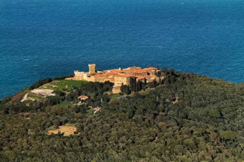 The beach of Baratti and Populonia | Visit Tuscanyのサムネイル