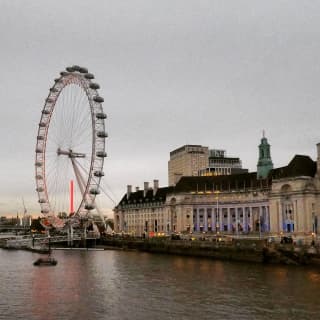 イギリスの民族衣装を在住者がご紹介！紳士淑女のスカート"キルト"が可愛すぎる！のサムネイル