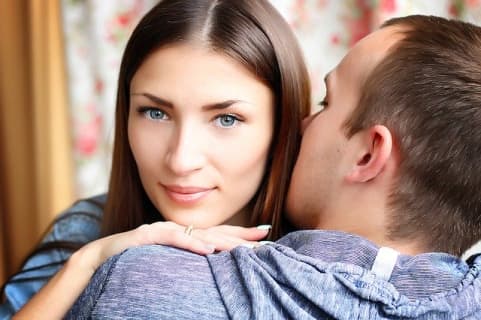 実は浮気したことある女性は多い!?女性が浮気するわけ10選・本音を言っちゃいます。 | Trip-Partner[トリップパートナー]のサムネイル