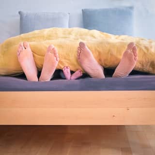 【変態女が解説】足裏フェチの変態男性を悦ばせる方法！こんな人は足裏フェチ！ | Trip-Partner[トリップパートナー]のサムネイル