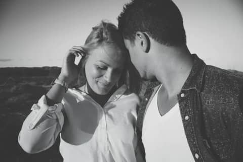 【ヤリチンが語る】セックス中に言って欲しいエッチなセリフ！パートナーを大興奮させる言葉まとめ！のサムネイル