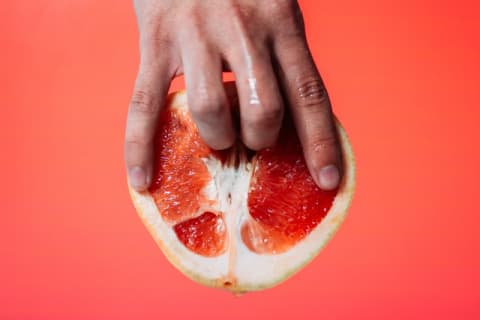 【風俗嬢が解説】膣オナニーのやり方は？クリオナとは違う中イキするコツもしっかり紹介♡のサムネイル