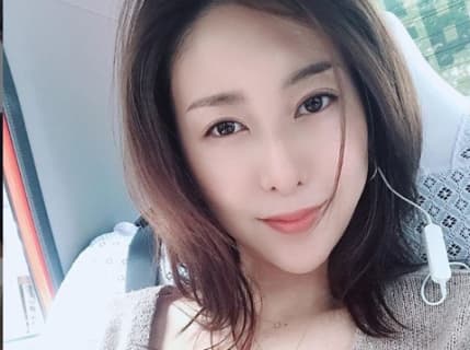 【動画付き】松下紗栄子の無修正動画が流出!?上品な顔に爆乳輪女優の過激AV5本を紹介！のサムネイル