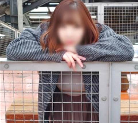 女性
