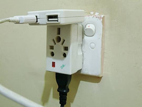 コンセントプラグアダプター